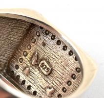 Ezüst(Ag) kövekkel díszített gyűrű, jelzett, méret: 59, bruttó: 5,4 g