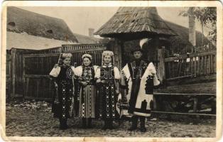 Kalotaszegi népviselet / Transylvanian folklore from Tara Calatei (EK)