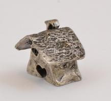 Ezüst(Ag) miniatűr házikó, jelzés nélkül, 2,5×2,5 cm, nettó: 13,3 g