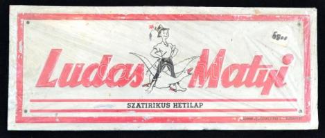 cca 1950 Ludas Matyi újság fém tábla. Magyar Fémlemezipari RT. Kopottas állapotban. 10x25 cm