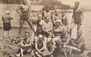 cca 1895-1980 Balogh, Kőszeghy, Szedessy, Cseh, Csuka, Békeffy családok fotóalbuma, 56 p teleragaszt...