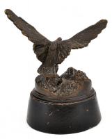 Jelzés nélkül: Bronz turul madár fa talapzaton.  24 cm