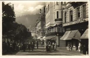 1932 Karlovy Vary, Karlsbad; Alte Wiese, Röntgen Institut / Stará Louka / street view, shops of M. Gibian, Ida Löbl, strolling people