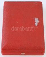 ~1960-1970. "Kiváló Szövetkezeti Munkáért" zománcozott jelvény mellszalagon, eredeti tokba...