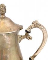 Dekoratív, fém, négy lábon álló teáskanna, kopottas állapotban m: 25 cm