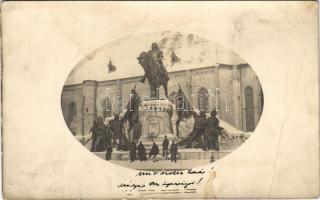 1917 Kolozsvár, Cluj; Osztrák-magyar katonák Mátyás király szobránál télen / WWI Austro-Hungarian K.u.K. military, soldiers at the statue of Matthias Corvinus, Mathias Rex, in winter. photo + "K.u.K. Kraftwagenwerkstätte" "K.u.K. ETAPPENPOSAMT 161"  (EB)