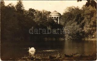 1929 Kismarton, Eisenstadt; Leopoldinentempel im Schloßpark / Leopoldina templom az Esterházy kastély kertjében, hattyú a tavon / temple in the castle park, swan. Robert Forstner photo (EK)