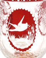 XIX. sz. vége: Rubinvörös és sárga, vadász serleg, madarak, szarvas ábrázolásával. Többrétegű, kézze...