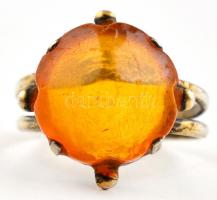 Ezüst (Ag) gyűrű borostyán kővel, jelzett, méret: 57 bruttó: 3,47 g