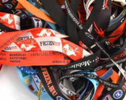 Kb. 20 db nyakba akasztós kulcstartó