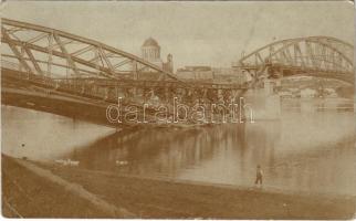 Párkány, Parkan, Stúrovo; felrobbantott Duna híd, szemben esztergomi Bazilika / destroyed bridge. photo (EK)