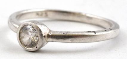 Ezüst(Ag) gyűrű, cirkónia díszítéssel, jelzett, méret: 53, bruttó: 1,7 g