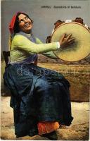 Napoli, Suonatrice di tamburo / Tamburinspielerin / Italian folklore, Neapolitan woman playing a tambourine drum. Ed. C. Cotini
