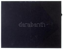 Éremtartó kazetta, kivehető tálcával, összesen 24 férőhellyel. Használt, de jó állapotban