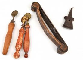 Vegyes bolha és népművészeti-néprajzi tétel: 3 db dereglyevágó fa nyéllel. 1 db régi bőr-fa borotvaf...