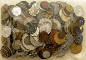 1kg vegyes fémpénz, egész világ, régi és új, benne Weimari Köztársaság