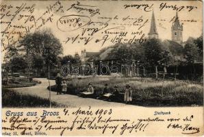 1903 Szászváros, Broos, Orastie; Stadtpark / park gyerekekkel, zsinagóga. H. Graef kiadása / park with children, synagogue (vágott / cut)