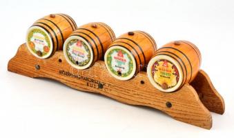 Hollóházi porcelán 4 db, "Promontor Bitter Aperitif","Promontor Vörös Aperitif", "Márka Vermouth Dry", "Márka Vermouth", kézzel festett, jelzett, kopásnyomokkal, dugó hiányokkal, fa tartóban, a tartón kopott "Középmagyarországi Pincegazdaság Budafok" felirattal, 6x7 cmx4, 39x4 cm