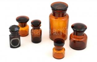 Régi gyógyszeres üvegek, 6 db, változó állapotban, lepattanással, kis karcolásokkal, kis kopásokkal, m: 14 cm és 6 cm közötti méretben