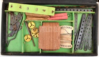 cca 1910-1930 Meccano fém építőjáték eredeti dobozában, szakadt német nyelvű leírással, hiányos