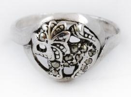 Ezüst(Ag) oroszlános gyűrű, markazit kövekkel, jelzett, méret: 55, bruttó: 2,4 g