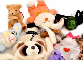 9 db plüss figura, közte 2 db csörgős, jó állapotban