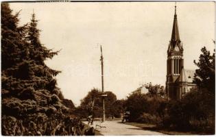 1934 Arad, Parcul Unirei cu Biserica Luterana / park és evangélikus templom / park and church