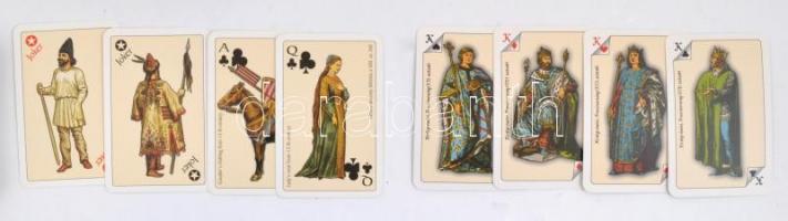 4 pakli francia kártya, történelmi témájú illusztrációval, eredeti dobozában, jó állapotban