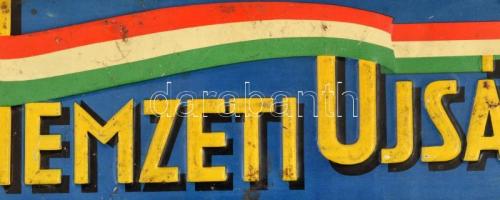 Nemzeti Újság fém táblája, rozsdás, kopott, 36×13 cm