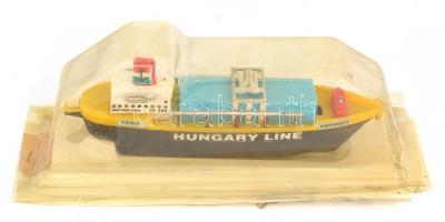Vörösmarty, Hungary line hajó 1988 játék modellje, eredeti, bontott csomagolásában és Álomvilág játékkészítő GMK címkéjével, kopásnyomokkal, h: 27 cm