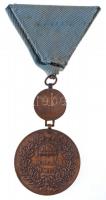 ~1910. "Ifjúsági Lövőverseny / Királyért és Hazáért" Br díjérem mellszalagon (36mm) T:2-