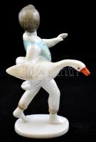 Hollóházi libás fiú, kézzel festett, jelzett, apró lepattanással az ujjainál, m: 13 cm