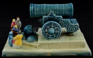 Orosz festett kerámia ágyú alakokkal, alján jelzett, talp szélén kisebb máz hibával, h. 7 cm, m: 14 ...