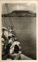 1954 Badacsony, hajókirándulás a Balatonon. Képzőművészeti Alap Kiadóvállalat