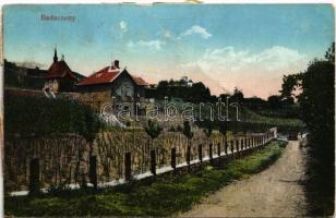 1922 Badacsony, Szent Donát kápolna, utca, szőlőskertek villával (gyűrődés / crease)
