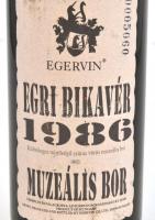 1996 Egri Bikavér bontatlan palack, fa díszdobozban, fogantyú nélkül