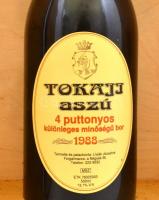 1988 Tokaji Aszú 4 puttonyos bontatlan palack desszert bor könyv formájú díszdobozban 27x31 cm