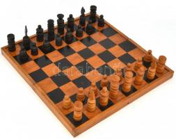 Faragott fa sakk készlet táblával 34x34 cm