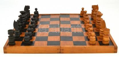 Faragott fa sakk készlet táblával 34x34 cm