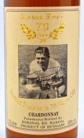 1997 Puskás Ferenc 70. születésnapjára palackozott kiskörei chardonnay díszdobozban, bornyitó eszköz...