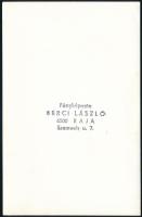 cca 1960 Sinka István (1897-1969) költő, író fotója, rajta nyomtatott aláírással, hátoldalon pecsétt...