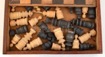 Kis úti sakk készlet faragott fa bábukkal 25x25 cm