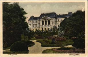 1930 Veszprém, Vármegyeháza, park. Fodor Ferenc kiadása (EK)