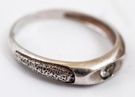 Ezüst(Ag) gyűrű, cirkónia kővel, jelzett, méret: 54, bruttó: 1,70 g
