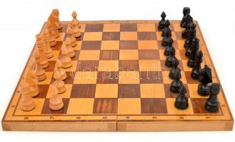 Faragott fa sakk készlet 35x35 cm