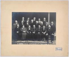 1937. febr. 7: A Szentesi Önálló Húsiparosok csoportképe, kartonra kasírozott fotó, Bi Fotószalon Sz...