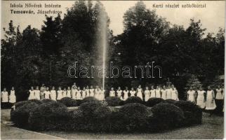 Temesvár, Timisoara; Józsefváros, Iskolanővérek Intézete, kerti részlet a szökőkúttal, lányok / Iosefin, institute, boarding school, park with fountain, girls