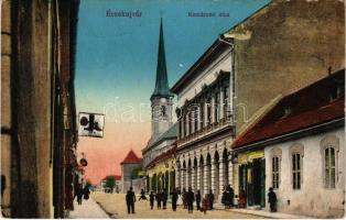 1915 Érsekújvár, Nové Zámky; Komáromi utca, üzletek. Vasúti Levelezőlapárusítás 22. sz. / street view, shops (Rb)
