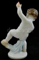 Herendi pisilő kisfiú, kézzel festett, jelzett, formaterv: Nemes György. Hibátlan. m: 18 cm