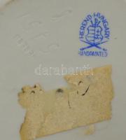 Herendi pisilő kisfiú, kézzel festett, jelzett, formaterv: Nemes György. Hibátlan. m: 18 cm